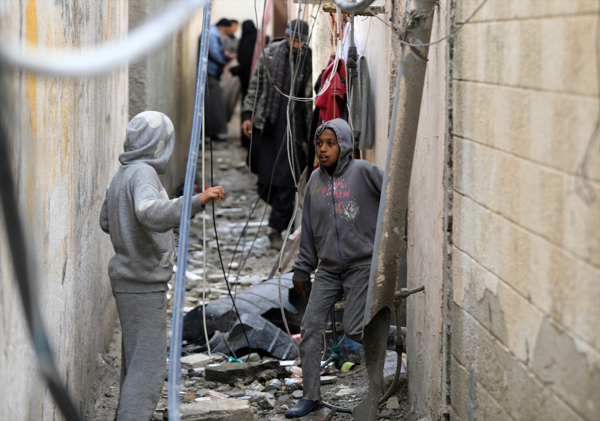 İsrail tüm tepkilere rağmen Gazzelilerin sığındığı Refah'ı vurdu