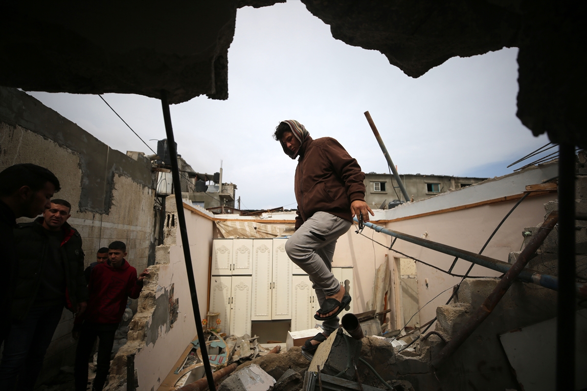 İsrail tüm tepkilere rağmen Gazzelilerin sığındığı Refah'ı vurdu