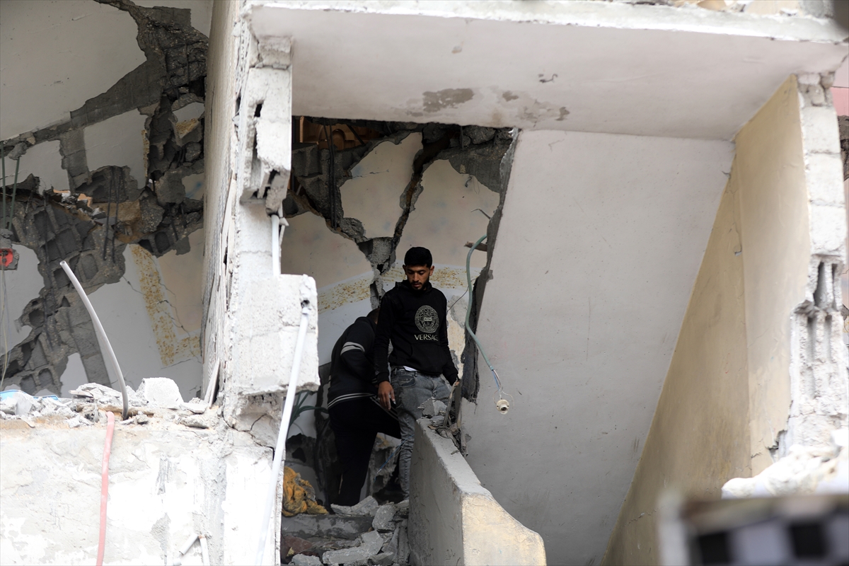 İsrail tüm tepkilere rağmen Gazzelilerin sığındığı Refah'ı vurdu