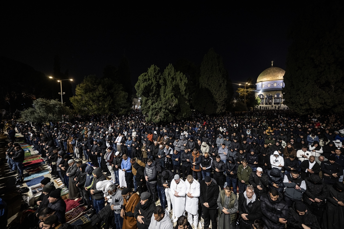 Mescid-i Aksa'da teravih namazı kılındı