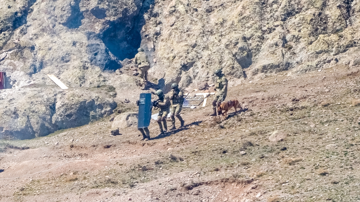 Mehmetçik'in zorlu kış tatbikatı