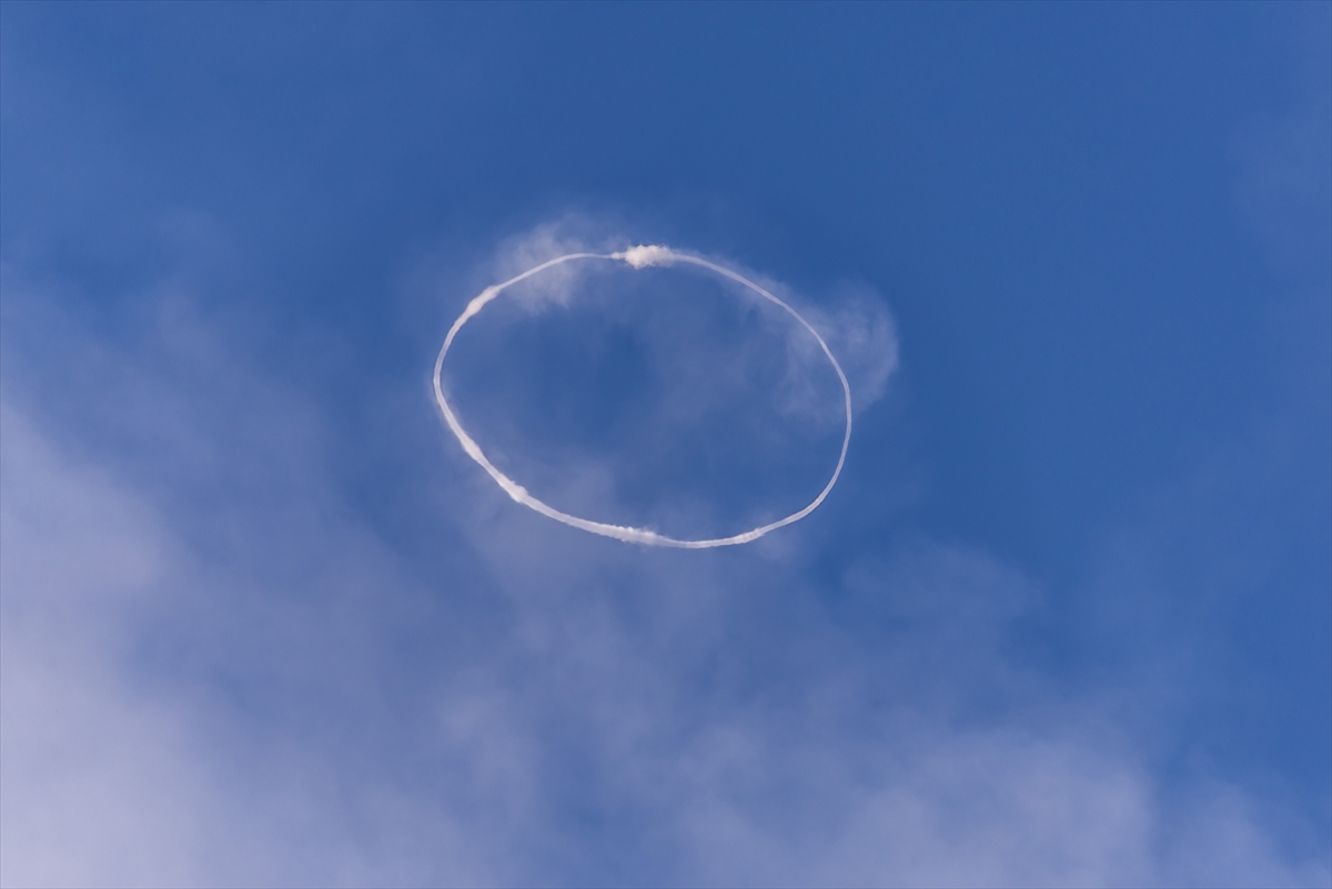 Etna Yanardağı'nın püskürttüğü halka şekilli dumanlar