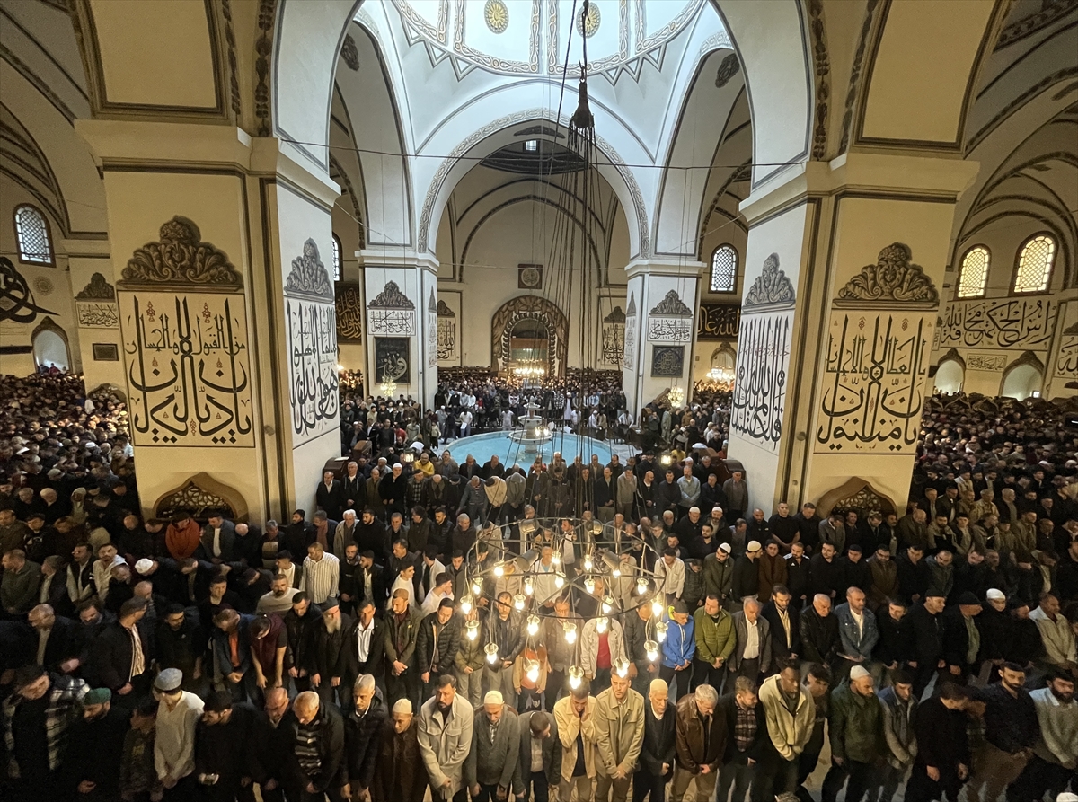 Yurtta bayram namazı kareleri