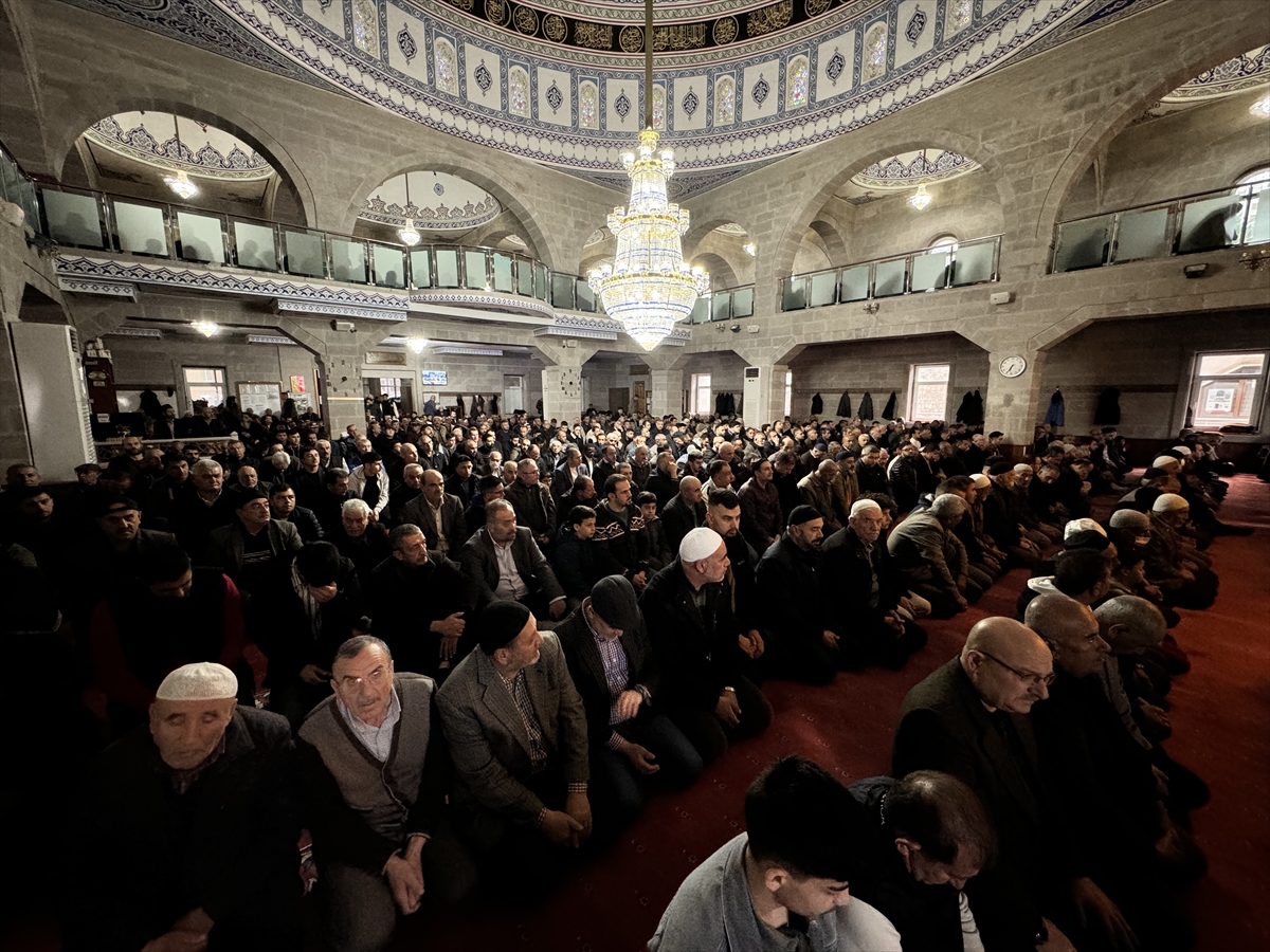 Yurtta bayram namazı kareleri