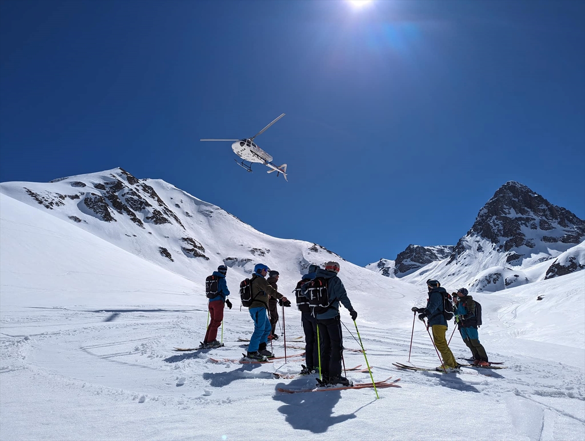Rize'de heliski heyecanı: Kaçkar Dağları'nda sezon sona erdi