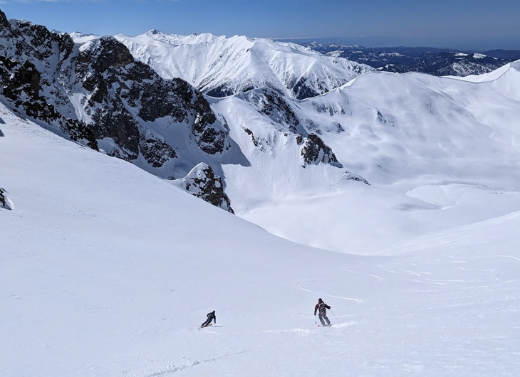 Rize'de heliski heyecanı: Kaçkar Dağları'nda sezon sona erdi