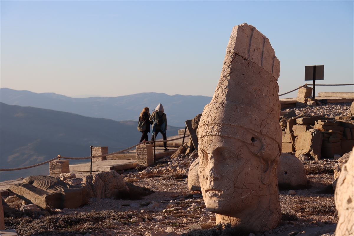 Adıyaman'da turizm sezonu açıldı: Nemrut Dağı ziyaretçilerini ağırladı
