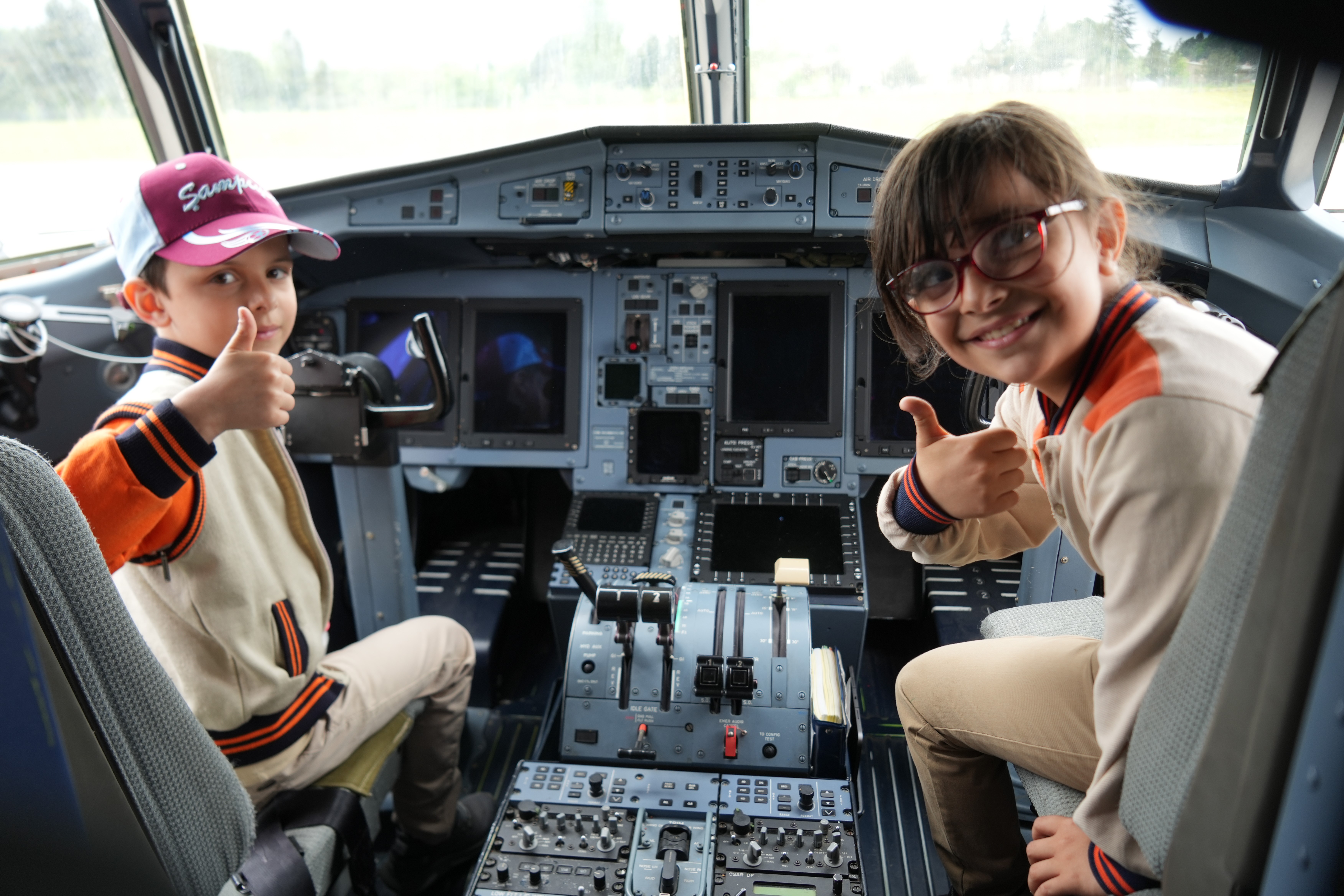 Pilotlardan çocuklara 23 Nisan jesti