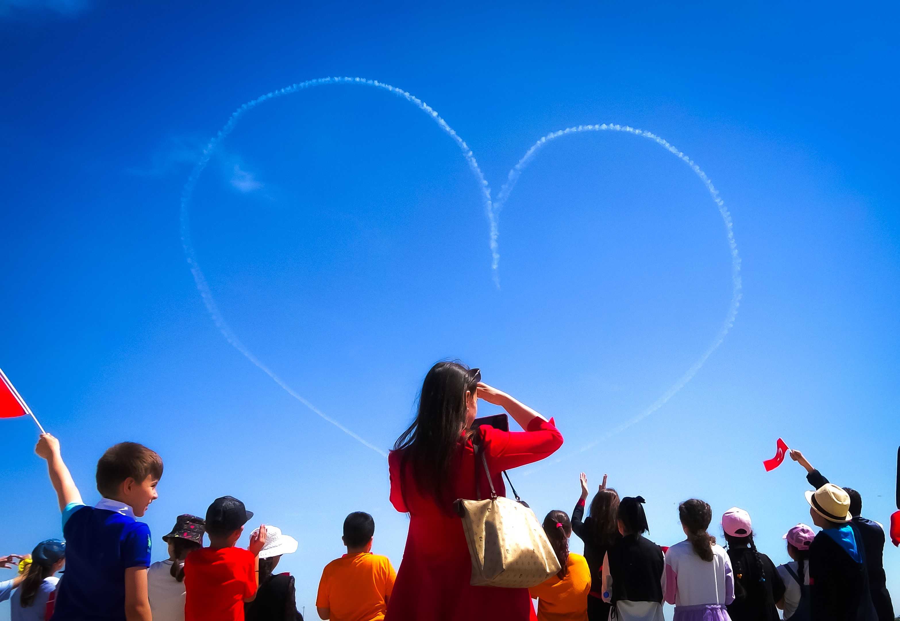 Pilotlardan çocuklara 23 Nisan jesti