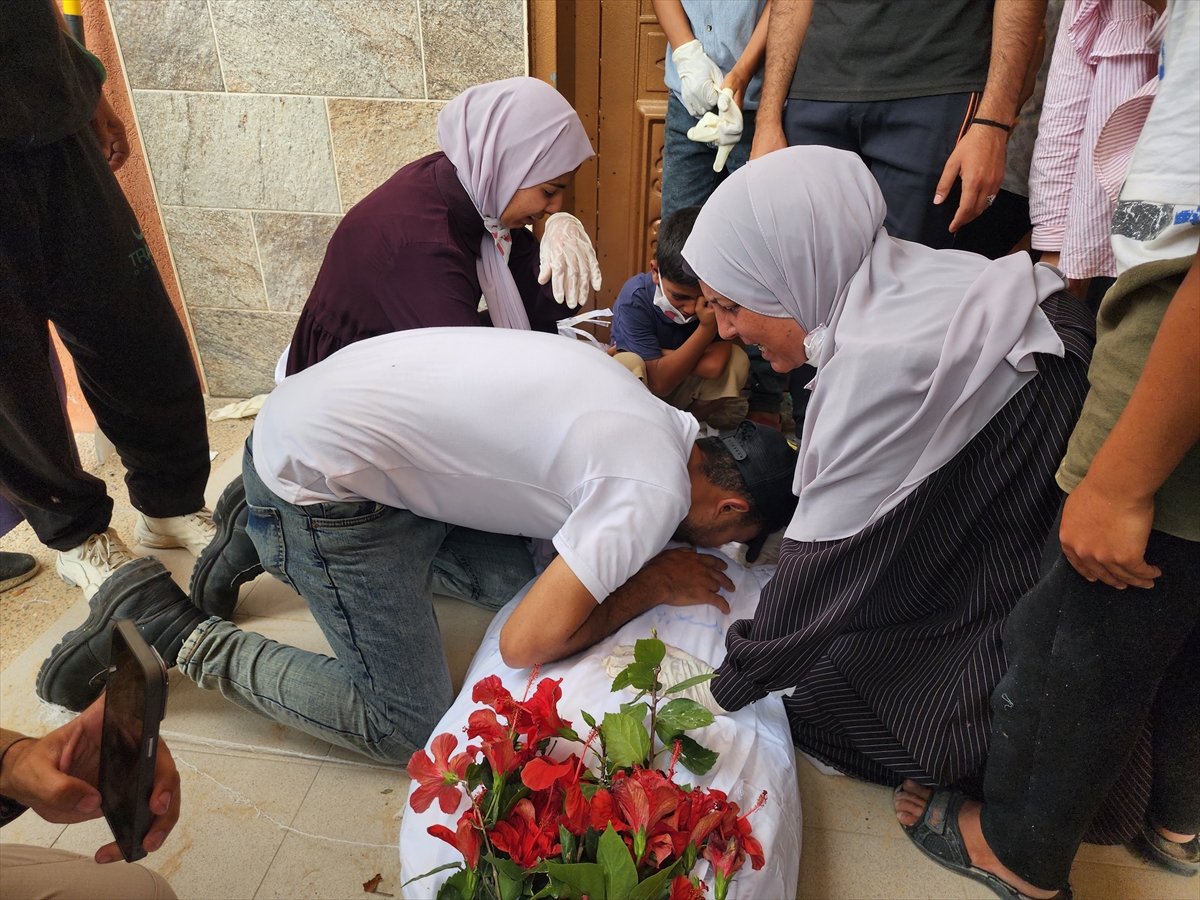 Gazze'de İsrail katliamı: Toplu mezardan cesetler çıkmaya devam ediyor