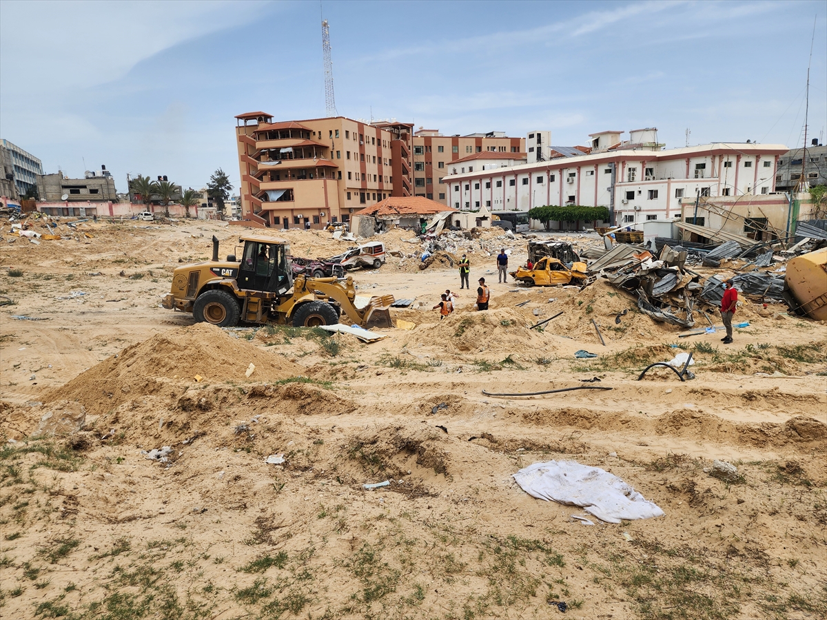 Gazze'de İsrail katliamı: Toplu mezardan cesetler çıkmaya devam ediyor