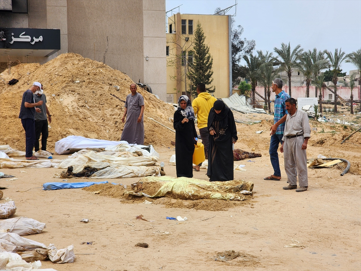 Gazze'de İsrail katliamı: Toplu mezardan cesetler çıkmaya devam ediyor