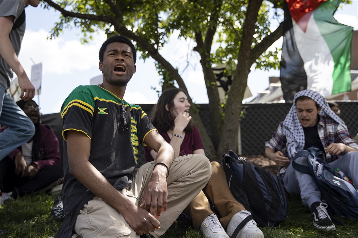 ABD'de Filistin'e destek veren öğrencilere polis müdahalesi