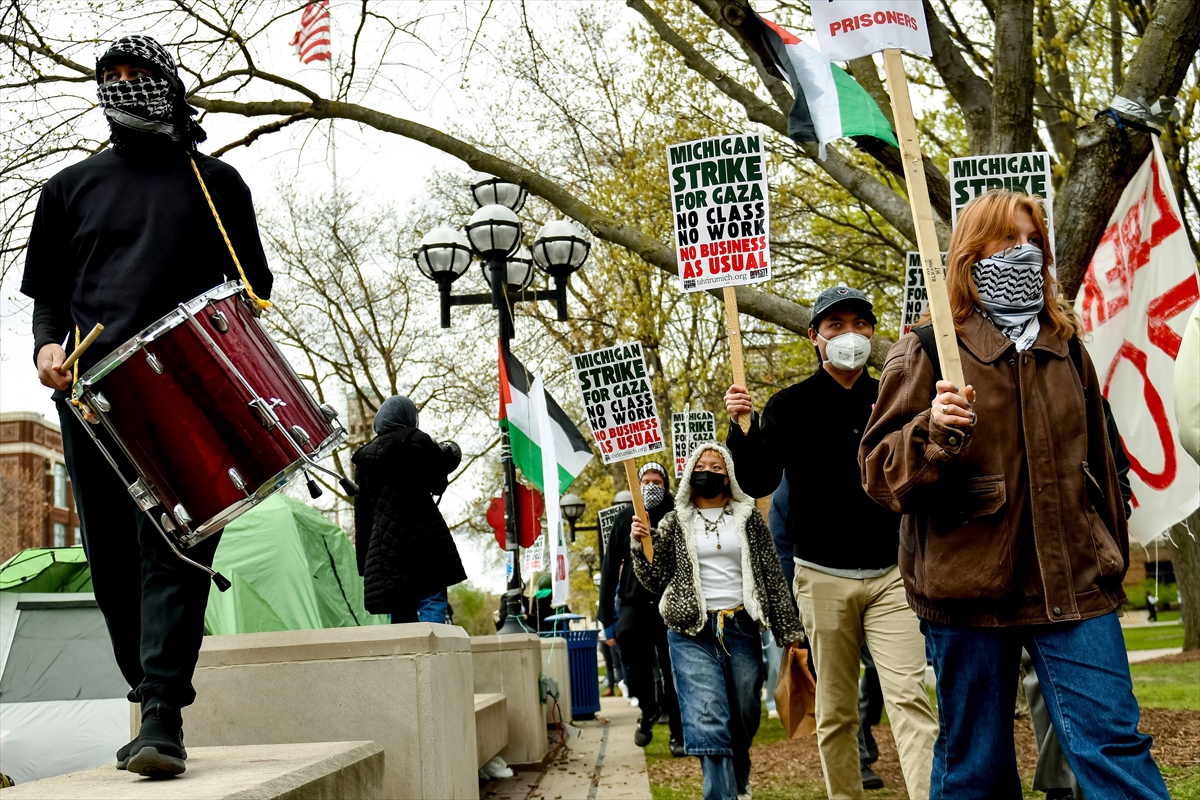ABD'de Filistin'e destek veren öğrencilere polis müdahalesi