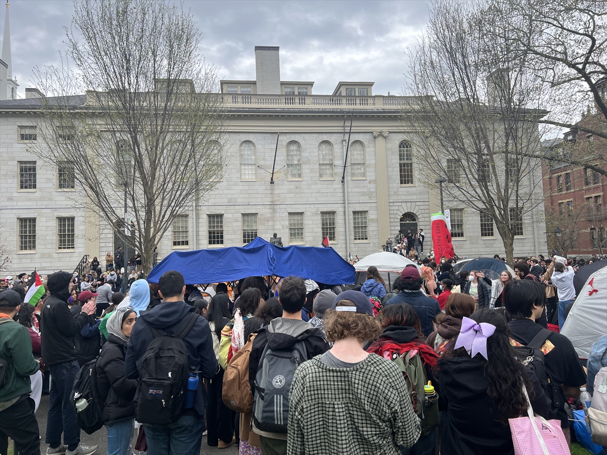 ABD'de Filistin'e destek veren öğrencilere polis müdahalesi