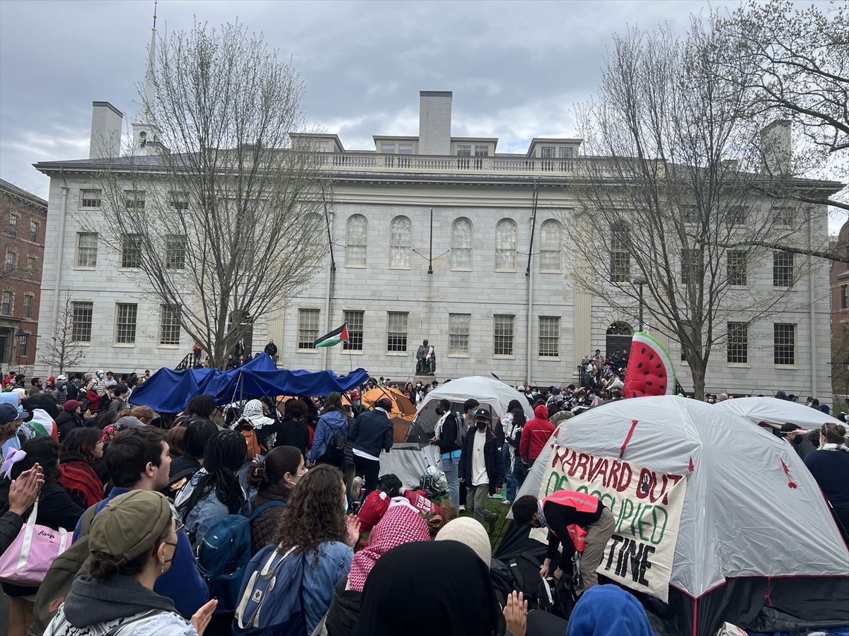 ABD'de Filistin'e destek veren öğrencilere polis müdahalesi