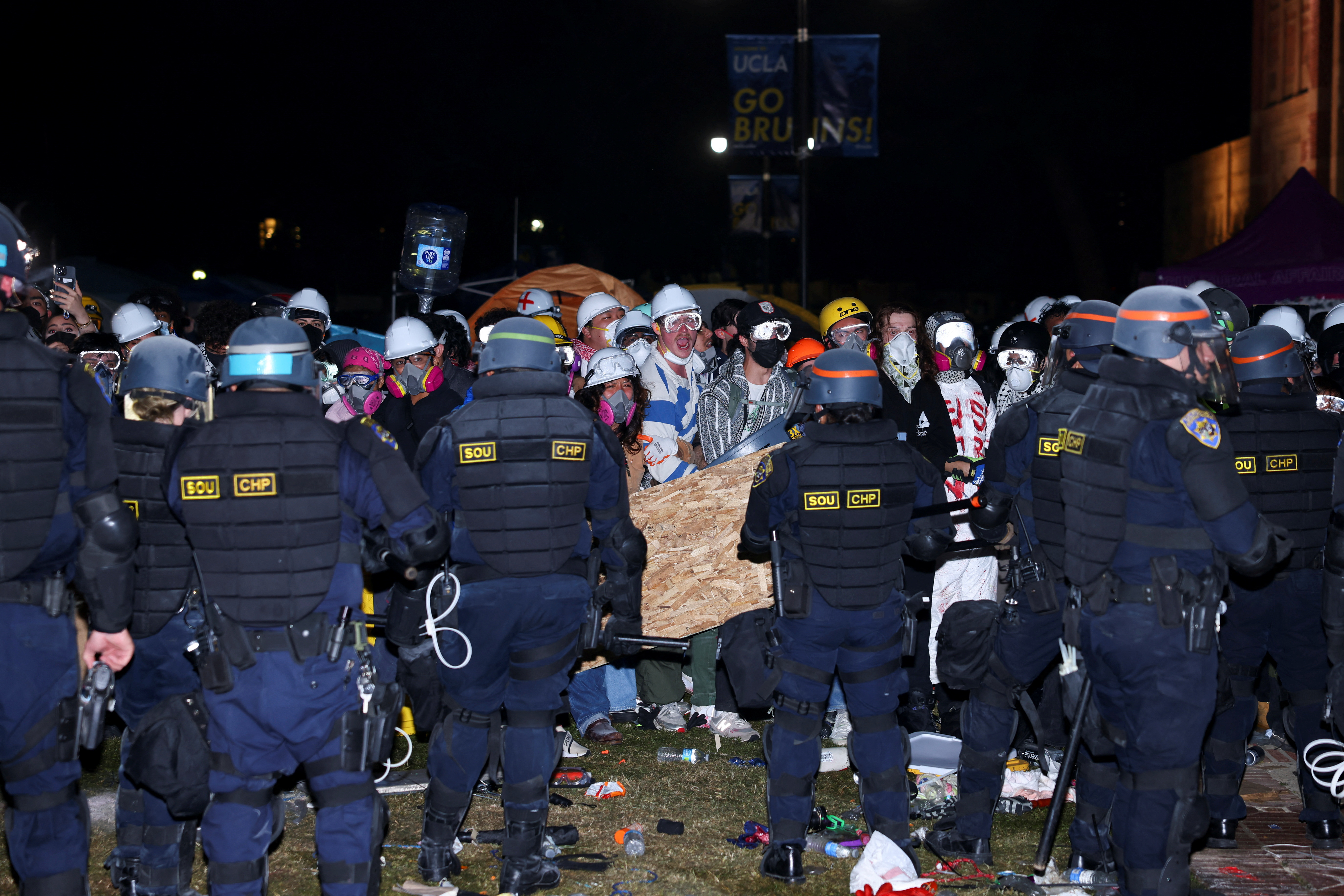 ABD'de Filistin'e destek veren öğrencilere polis müdahalesi