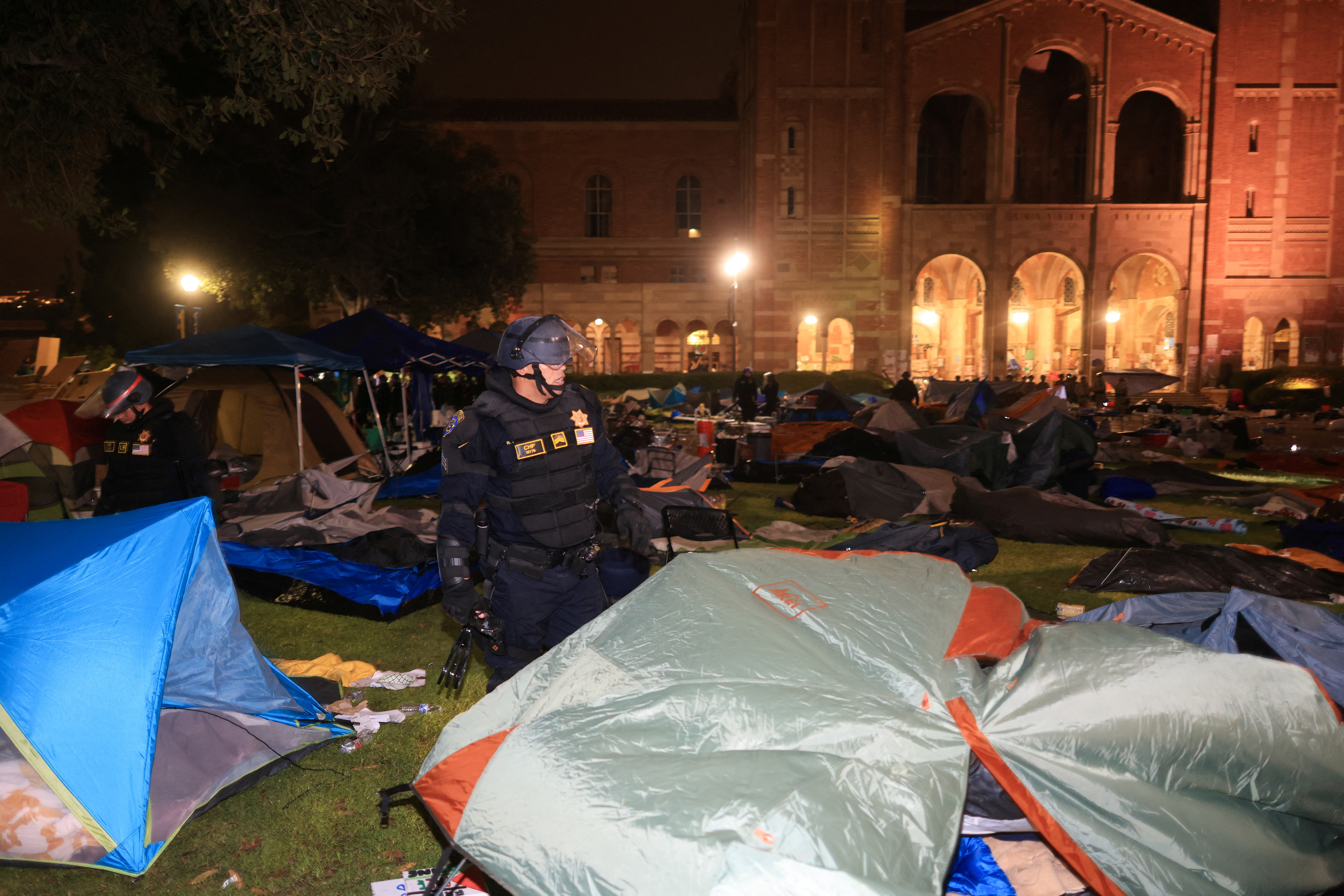 ABD'de Filistin'e destek veren öğrencilere polis müdahalesi