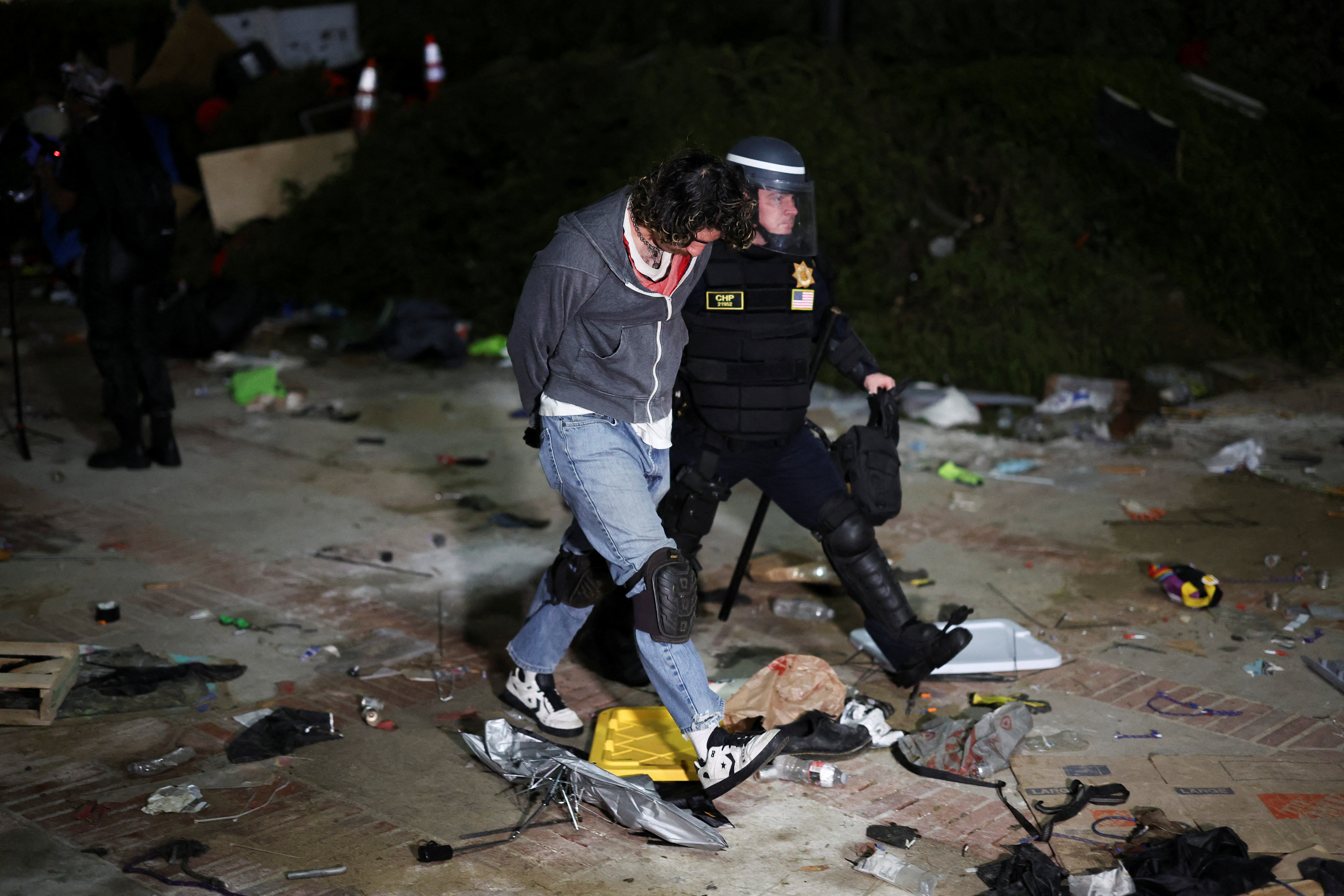 ABD'de Filistin'e destek veren öğrencilere polis müdahalesi