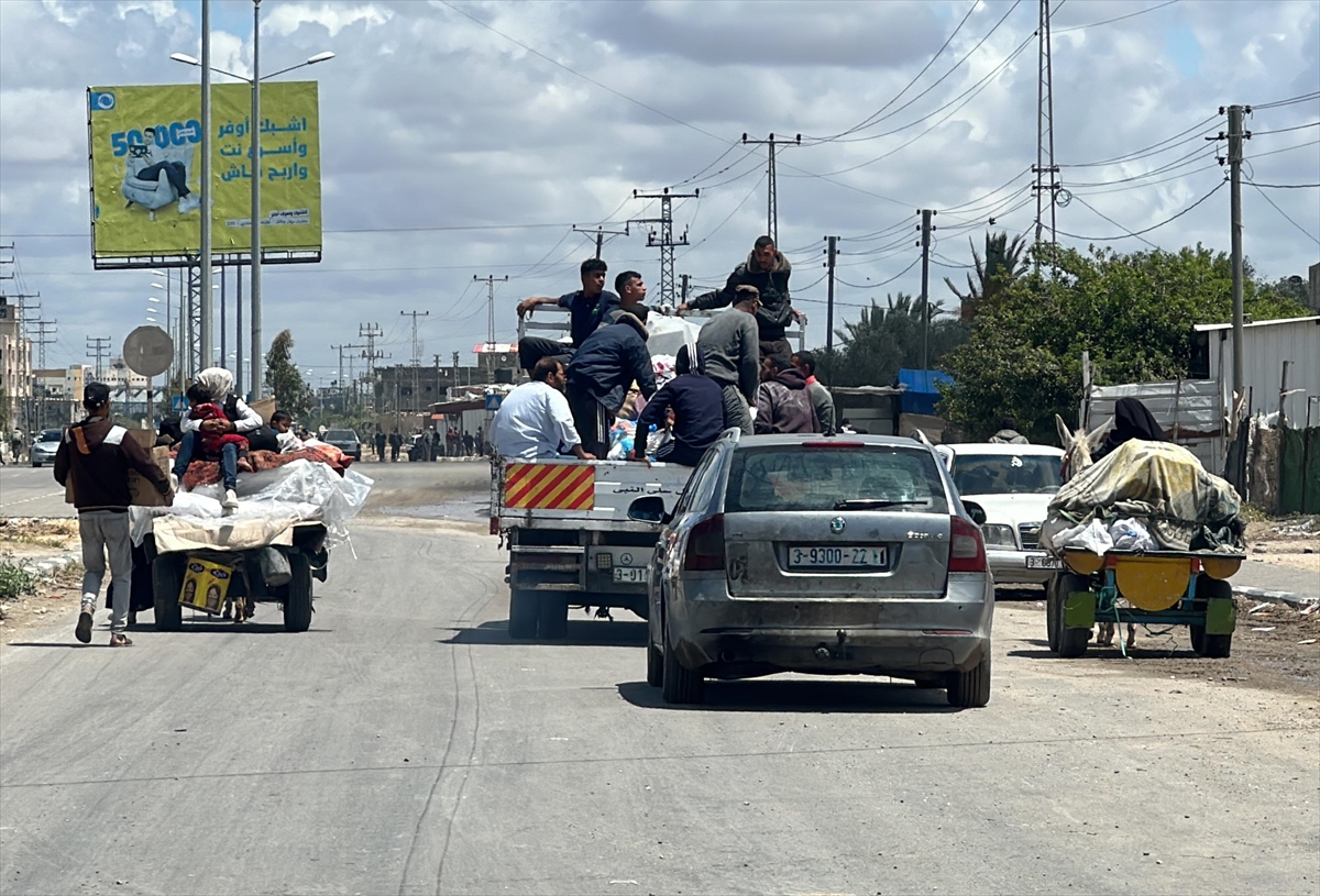 İsrail'in uyarısı sonrasın Refah'ta bulunan Filistinliler göç etmeye başladı