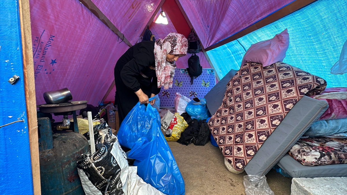 İsrail'in uyarısı sonrasın Refah'ta bulunan Filistinliler göç etmeye başladı