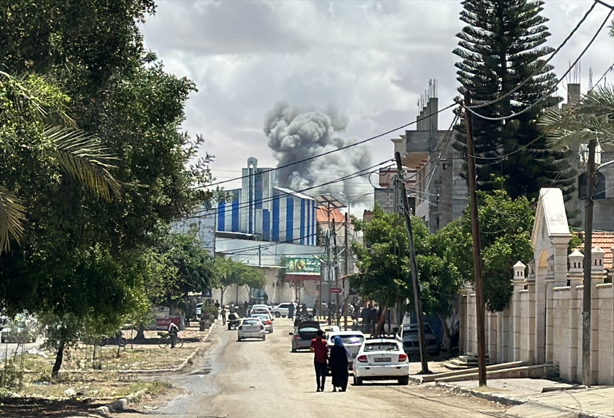 İsrail'in uyarısı sonrasın Refah'ta bulunan Filistinliler göç etmeye başladı