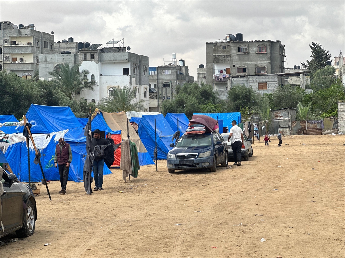 İsrail'in uyarısı sonrasın Refah'ta bulunan Filistinliler göç etmeye başladı