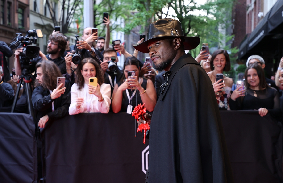 Met Gala 2024'te birbirinden ünlü isimler şıklık yarışına girdi