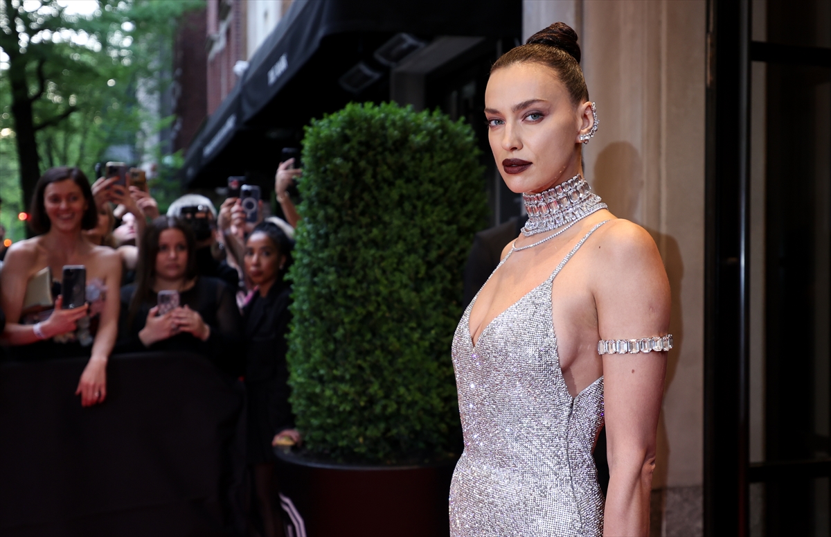 Met Gala 2024'te birbirinden ünlü isimler şıklık yarışına girdi