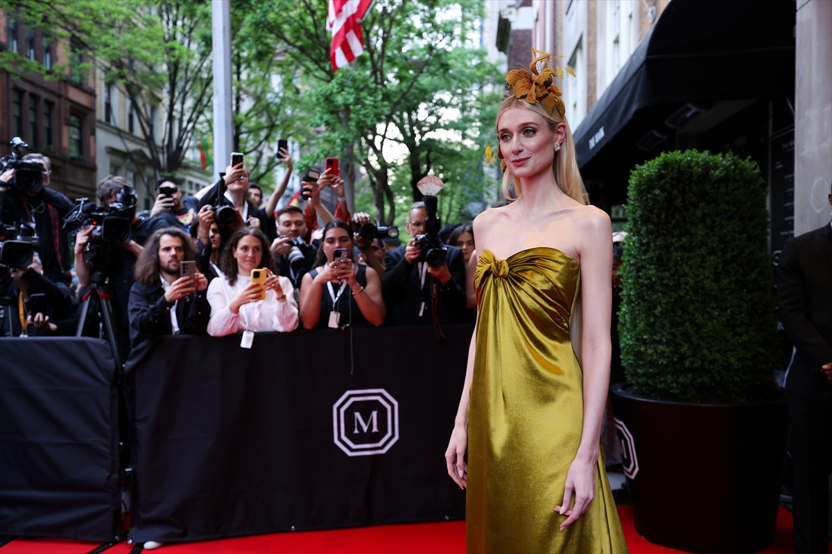 Met Gala 2024'te birbirinden ünlü isimler şıklık yarışına girdi
