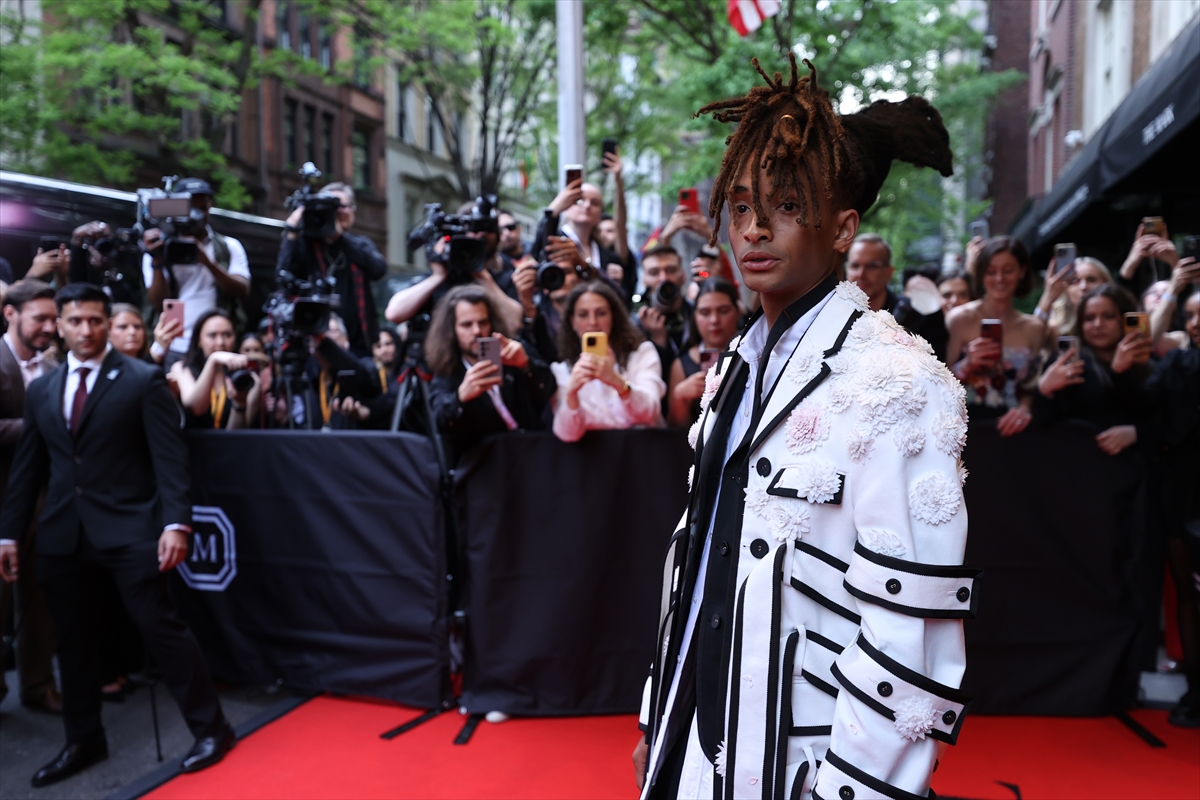 Met Gala 2024'te birbirinden ünlü isimler şıklık yarışına girdi