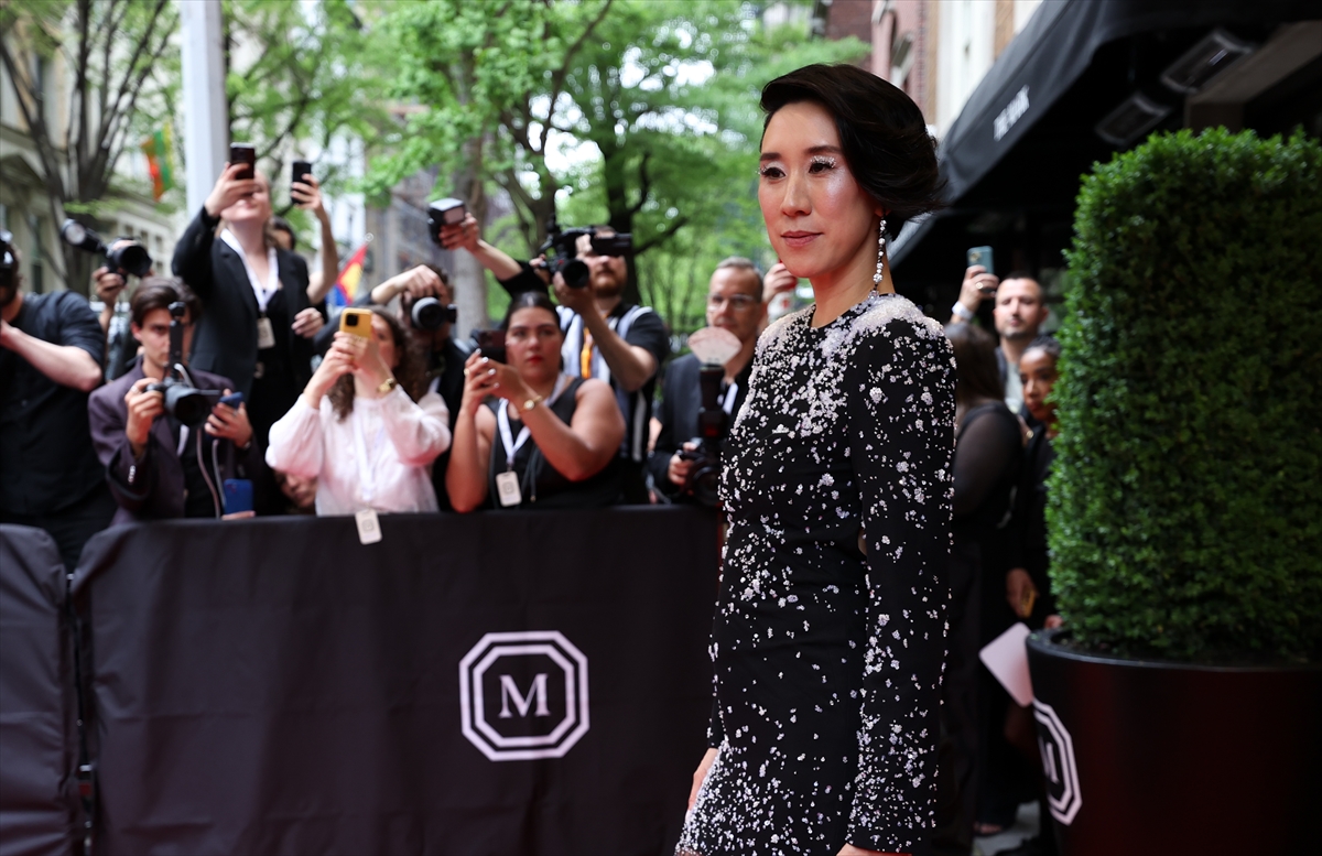 Met Gala 2024'te birbirinden ünlü isimler şıklık yarışına girdi