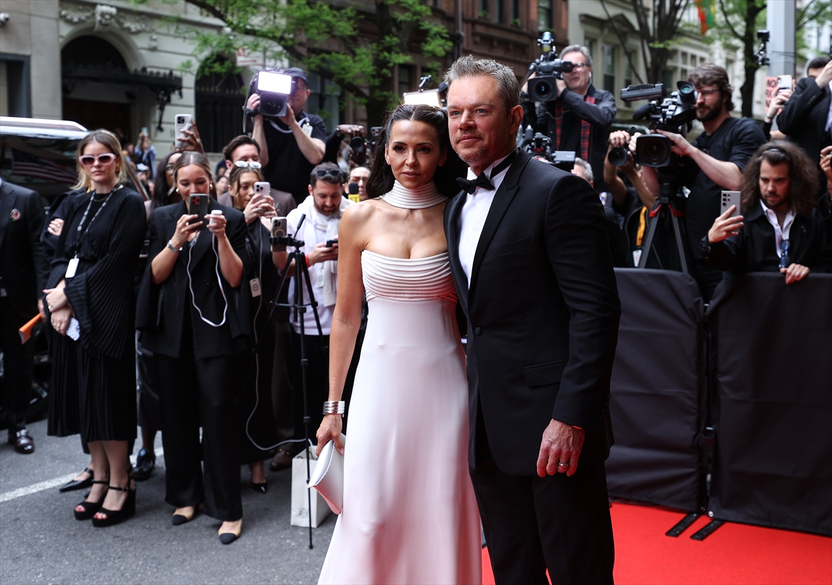 Met Gala 2024'te birbirinden ünlü isimler şıklık yarışına girdi