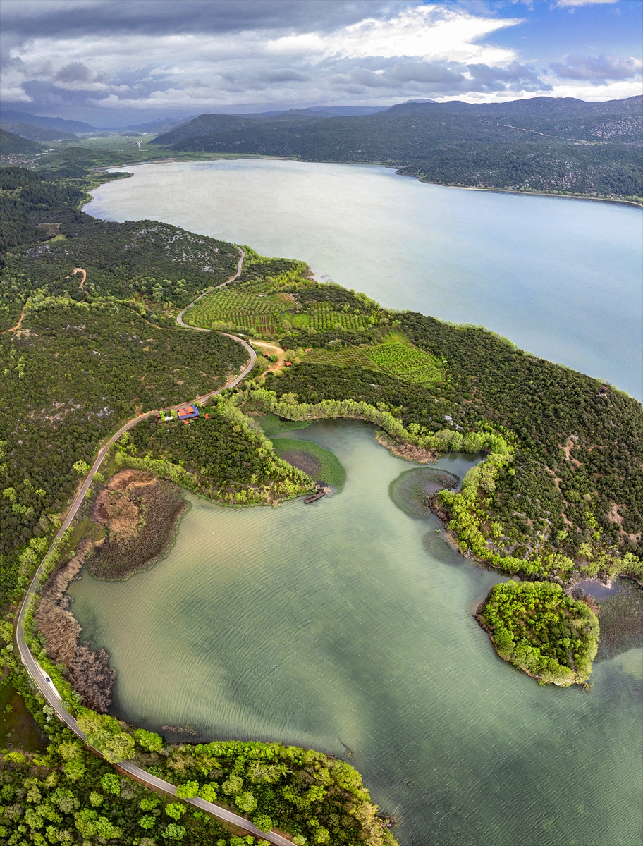 Isparta'da yeşile büründü: Kovada gölü eşsiz manzarasıyla büyülüyor