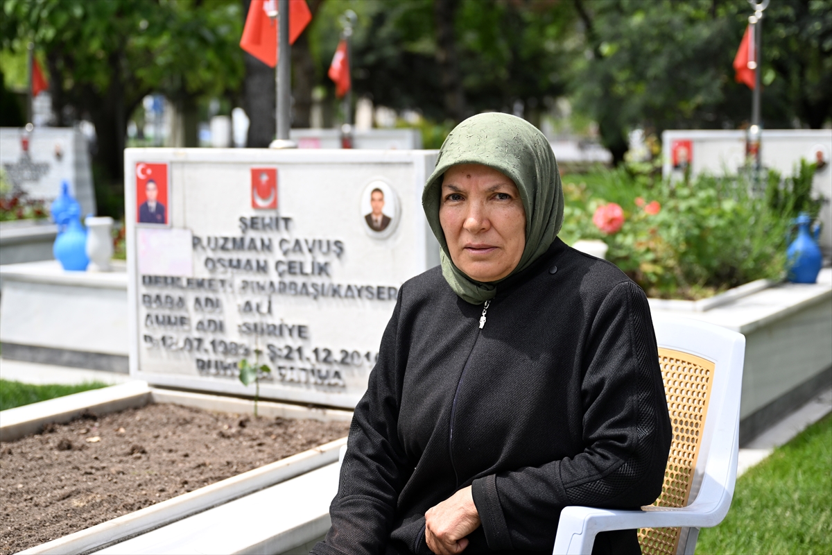 Anneler Günü'nde şehitlikte yürek dağlayan buluşma