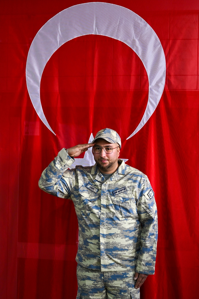 Bir günlük askerlik yaptılar