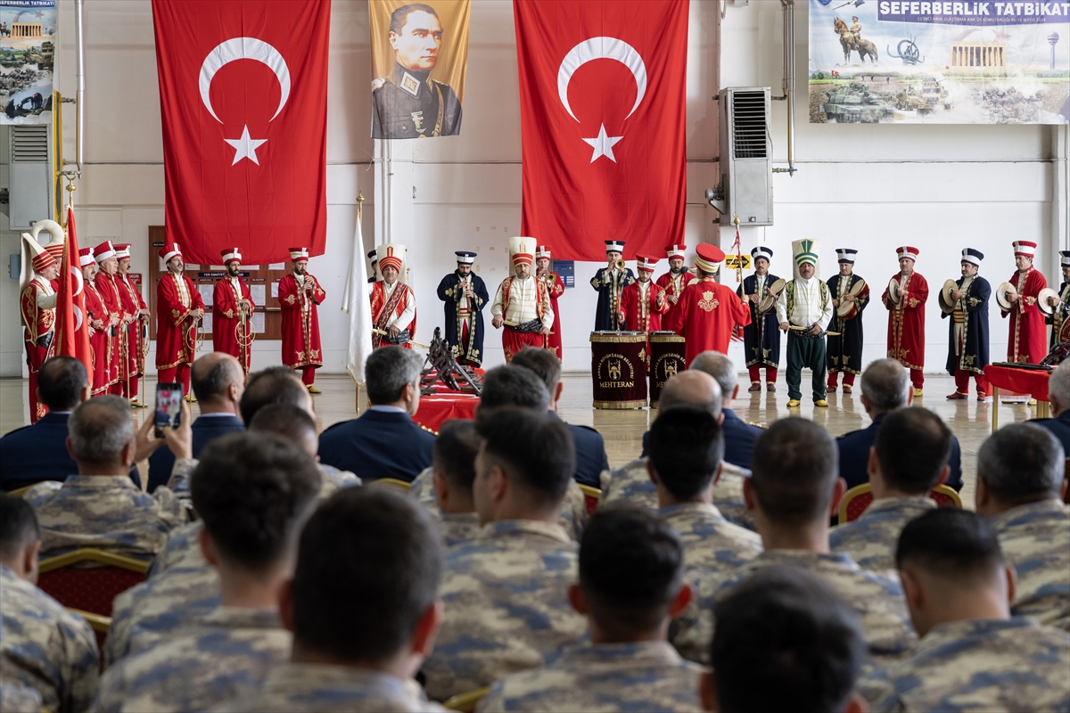 Bir günlük askerlik yaptılar