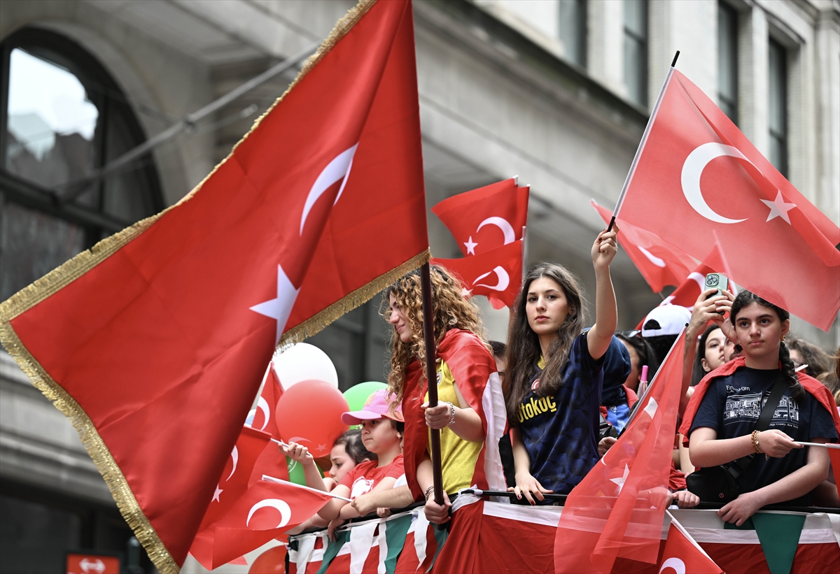 New York, Türk bayraklarıyla donandı: 41. Geleneksel Türk Günü Yürüyüşü