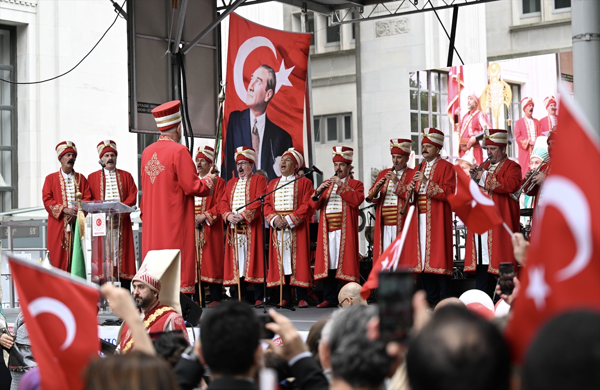 New York, Türk bayraklarıyla donandı: 41. Geleneksel Türk Günü Yürüyüşü