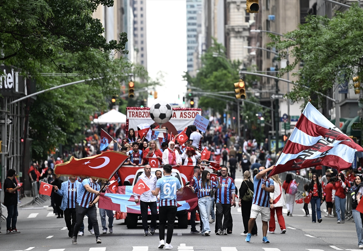 New York, Türk bayraklarıyla donandı: 41. Geleneksel Türk Günü Yürüyüşü