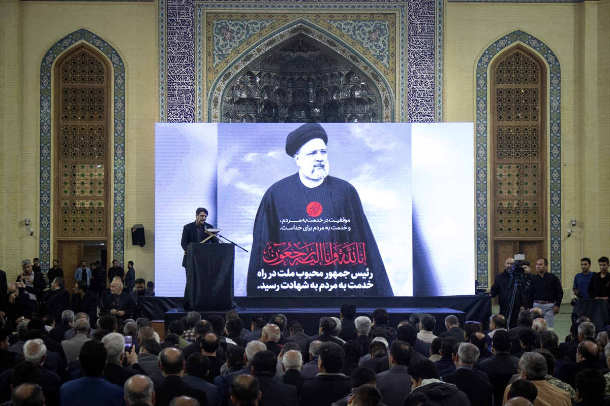 İran Cumhurbaşkanı Reisi'nin cenaze töreninde halk sokağa döküldü