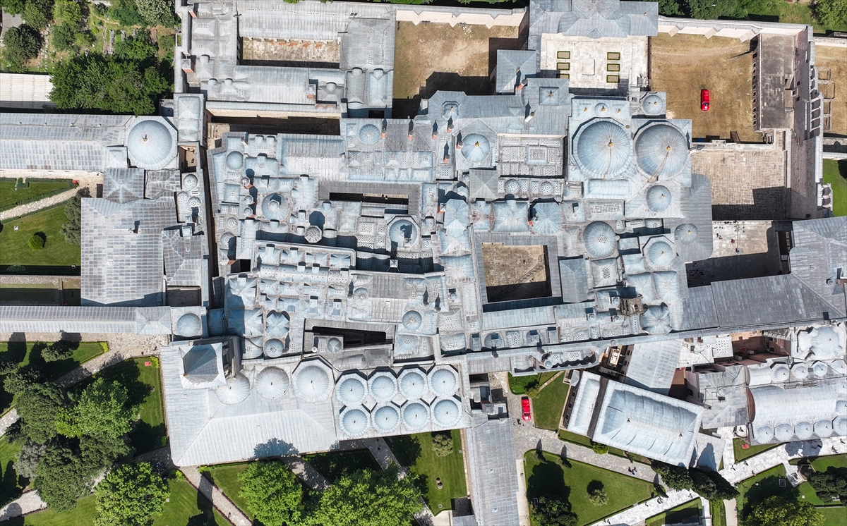 Topkapı Sarayı'nda Cariyeler Taşlığı ve Kuşhane Mutfağı ziyarete açıldı