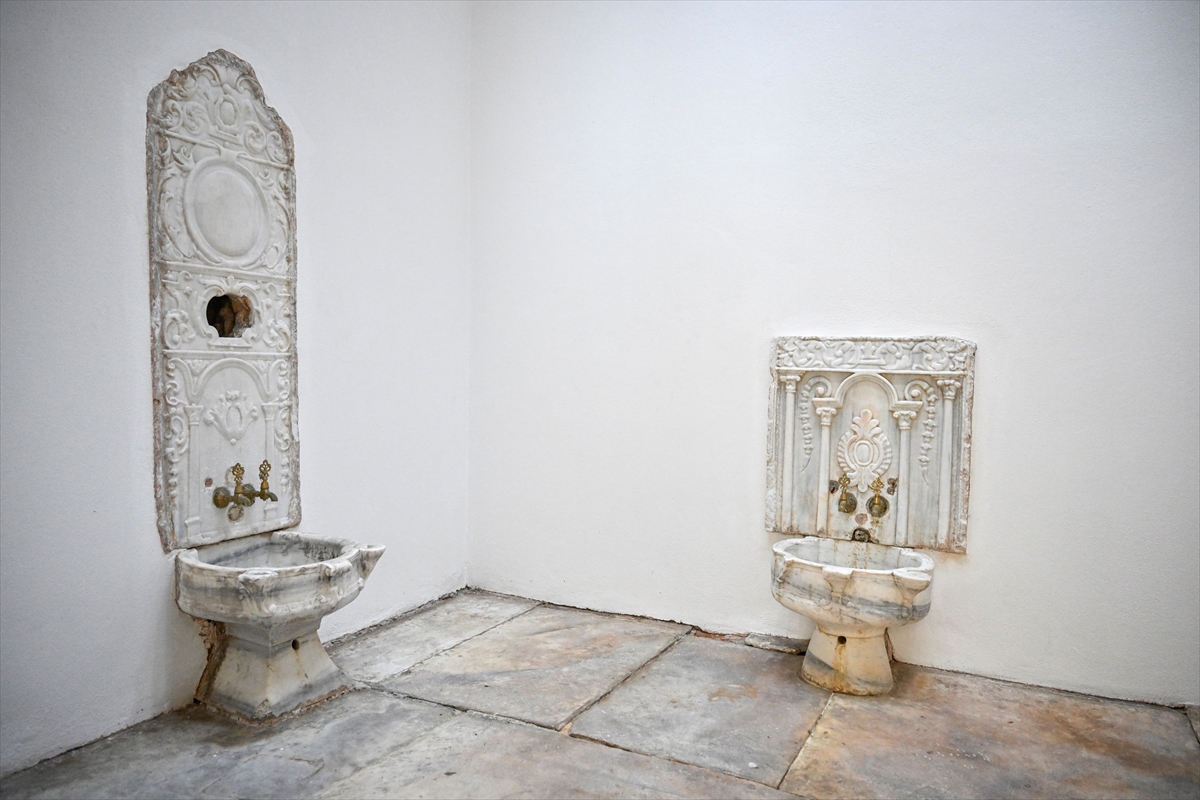 Topkapı Sarayı'nda Cariyeler Taşlığı ve Kuşhane Mutfağı ziyarete açıldı