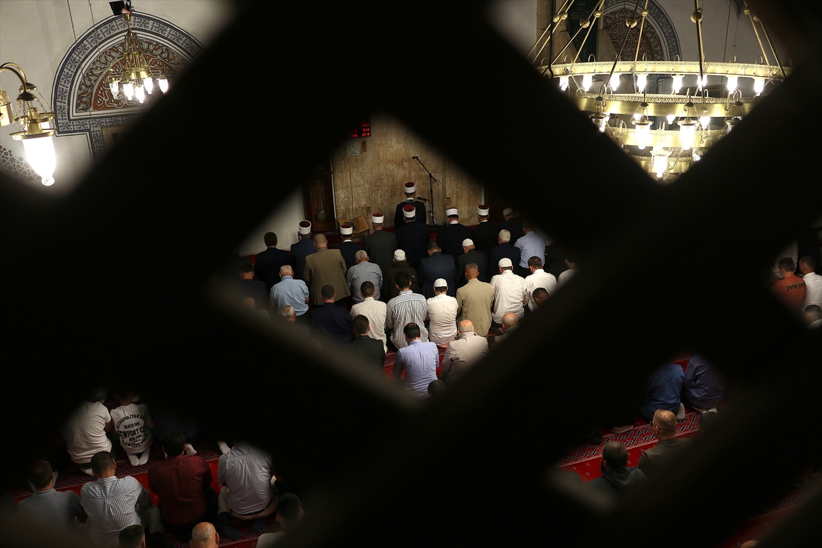 Kurban Bayramı sabahında dünyada bayram namazı