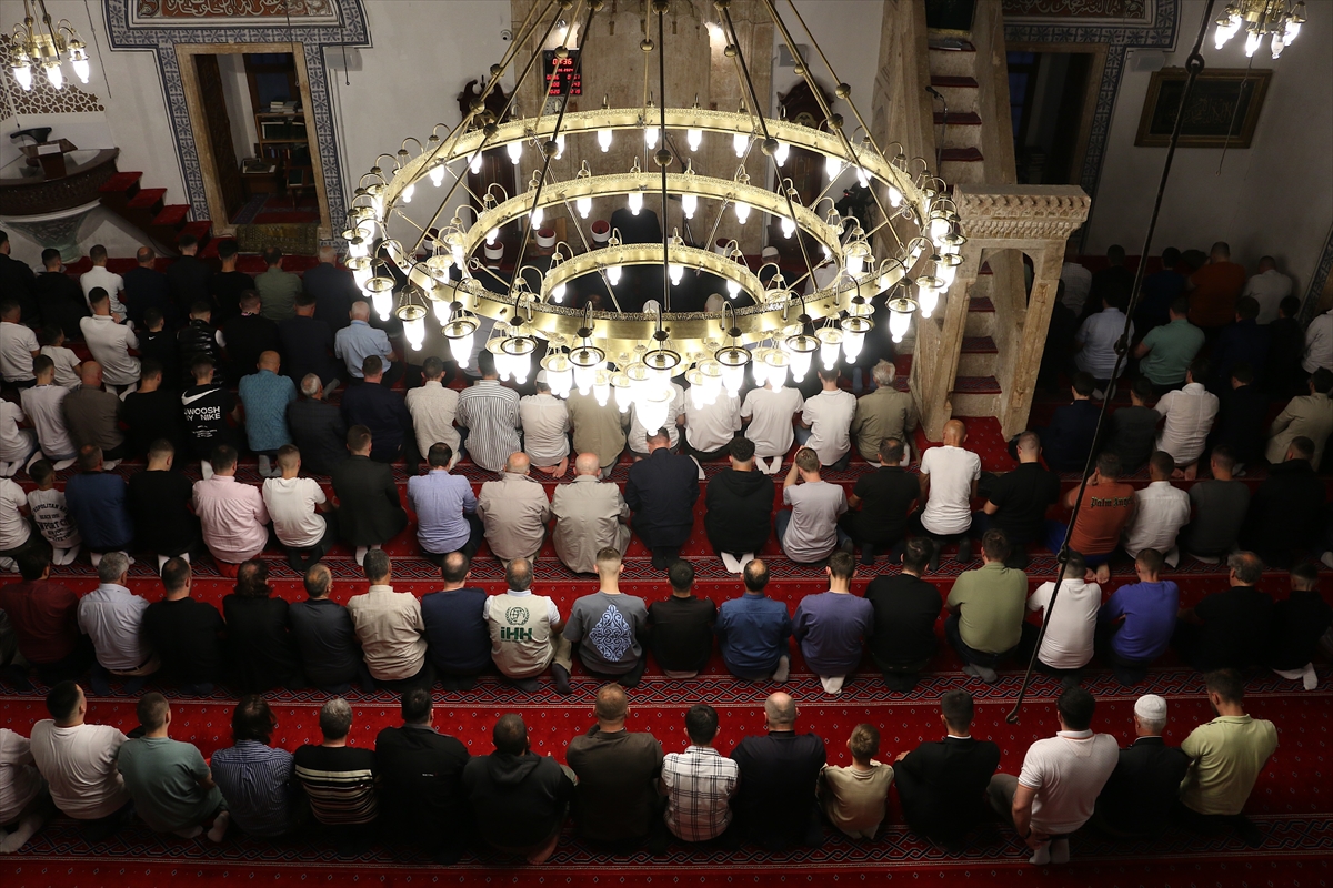 Kurban Bayramı sabahında dünyada bayram namazı