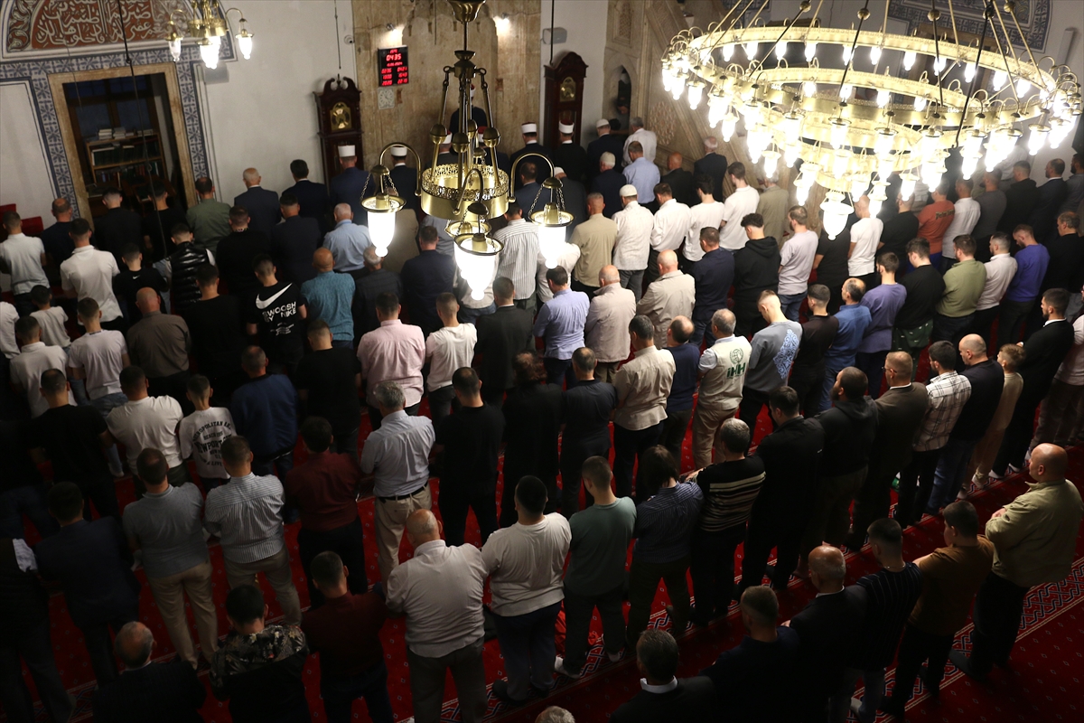 Kurban Bayramı sabahında dünyada bayram namazı