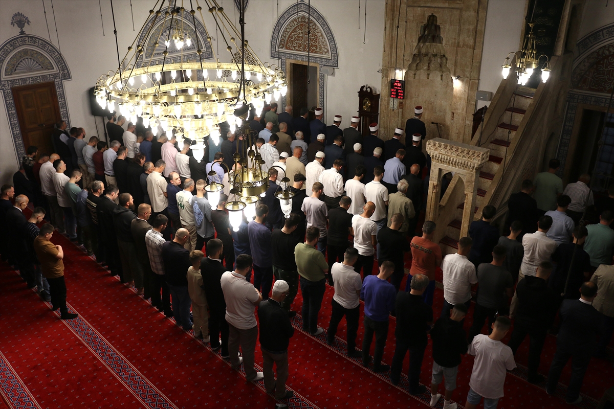 Kurban Bayramı sabahında dünyada bayram namazı