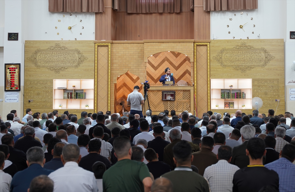 Kurban Bayramı sabahında dünyada bayram namazı