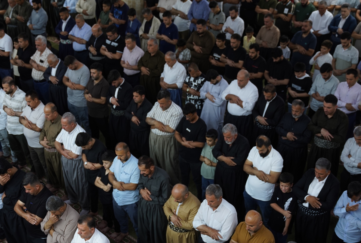 Kurban Bayramı sabahında dünyada bayram namazı