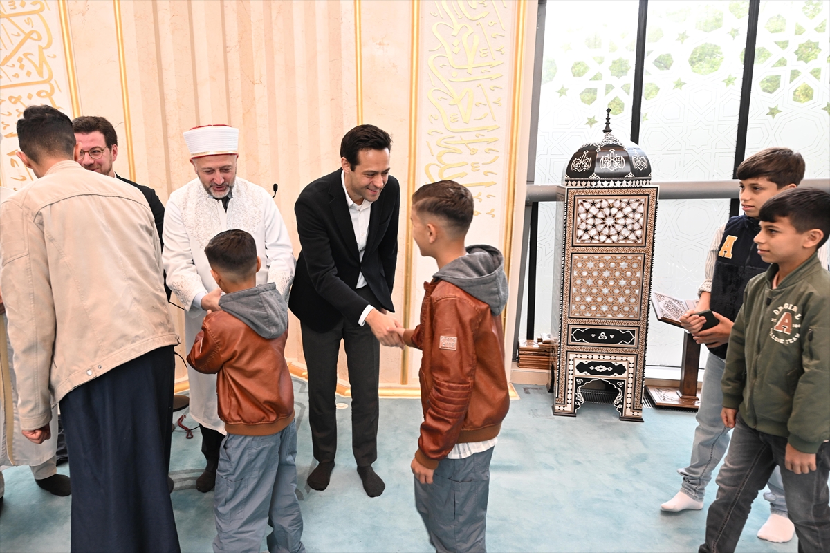 Kurban Bayramı sabahında dünyada bayram namazı